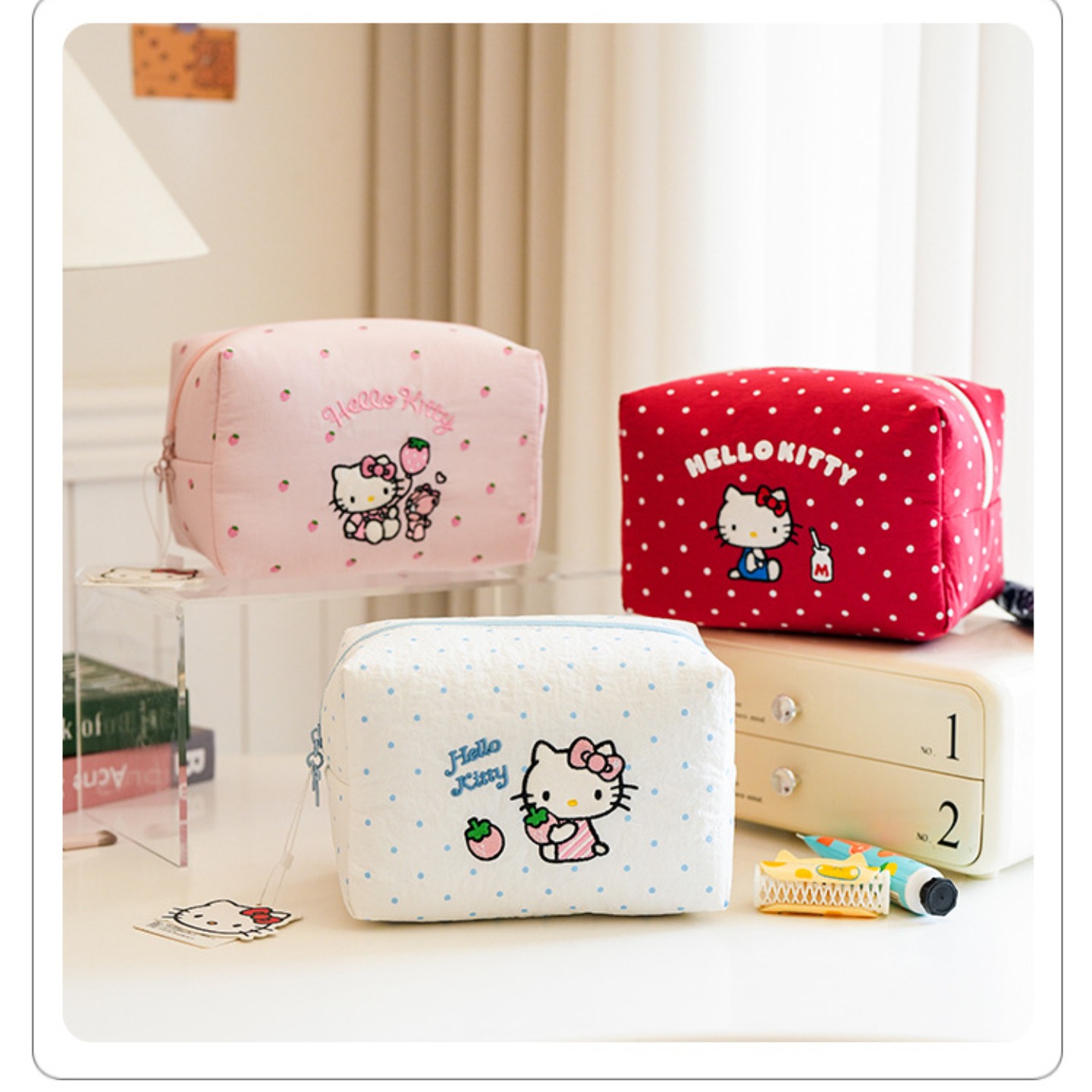 Skincare D'Alba - Strawberry Milk Cartoon Hello Kitty Make-up-Tasche